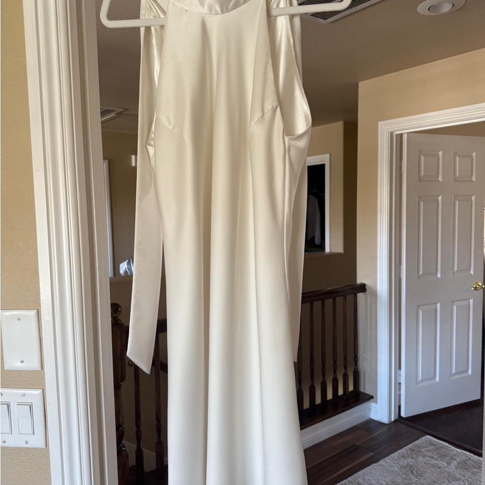 Elegant White Sleeveless Dress